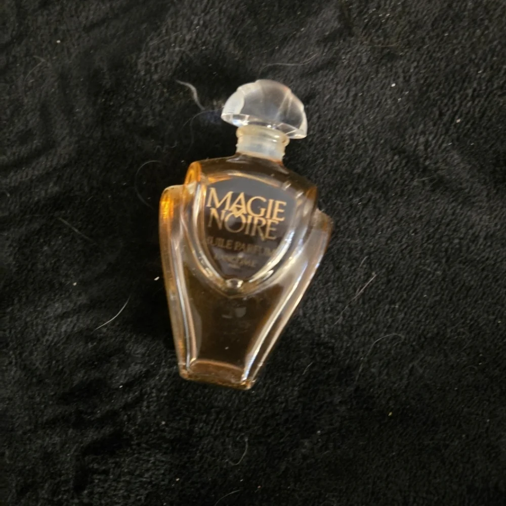 Maggie Niore - Picture 2 of 5